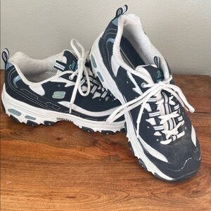 Skechers D'Lites - Biggest Fan Women’s Size 9 Sneakers in Navy/White